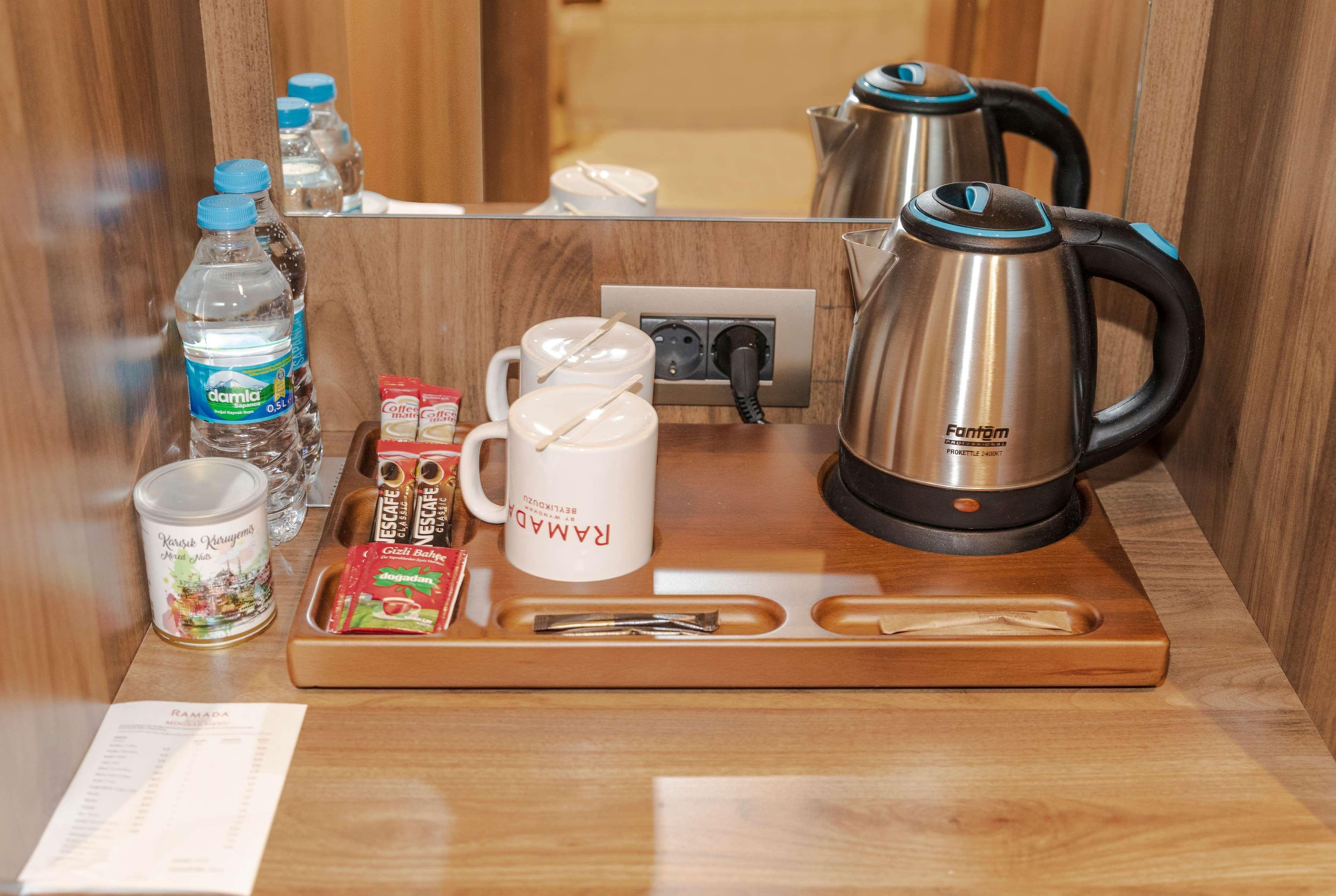 รามาดา บาย วินด์แฮม เบย์ลิกดูซู Hotel อิสตันบูล ภายนอก รูปภาพ